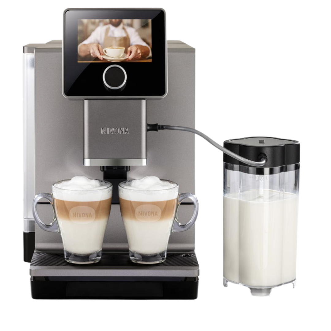 De NICR 970 koffiemachine in titanium, met een groot 5'' touch display en innovatief NIVONA bedieningsconcept. Inclusief Aroma Pre-Select voor het eenvoudig overnemen van barista-aanbevolen instellingen via de NIVONA app. Met geavanceerde aromatechnologie voor het optimaliseren van het zetproces en het verbeteren van cappuccino's.