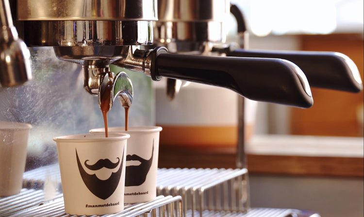 Koffie van de vers gebrande koffiebonen van Man met de Baard