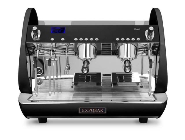 De Expobar Carat is een stijlvolle en moderne high-end professionele koffiemachine van Expobar. Voorzien van PID en de hoogste kwaliteit componenten zoals turbo-steam en no-burn stoompijpjes. De Expobar Carat wordt standaard geleverd als hoog model in zwart of wit. Met de turbo-steam maak je volledig automatisch cappuccino. De temperatuur wordt digitaal beheerd en de turbo-steam slaat automatisch af bij de ingestelde temperatuur.